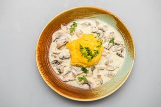 Ciulama de ciuperci cu mămăliguță