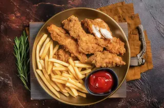 Pechuga De Pollo Rebozada Con Patatas