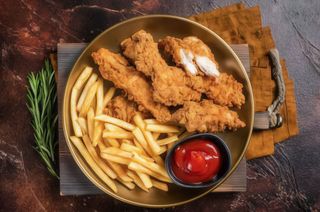 Pechuga De Pollo Rebozada Con Patatas