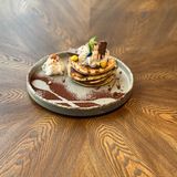 Pancakes cu , Miere,  și KitKat