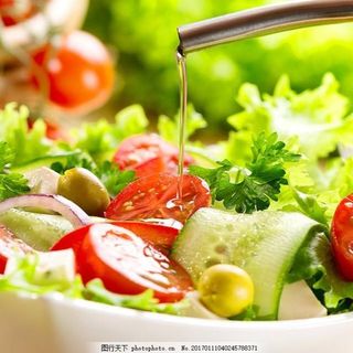 T63 Salada com camarao frito 