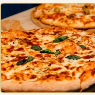 Pizzas Longaniza con queso Crema (Grande)