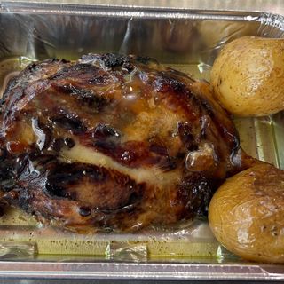 Medio codillo con patata caliu 