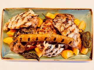 Parrillada De Carne A La Brasa