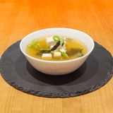 Sopa Miso, algas y Tofu
