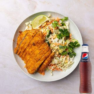 Salata sa panko piletinom, kikirikijem i korijanderom