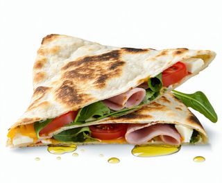 Prosciutto cotto, mozzarella, pomodoro, insalata