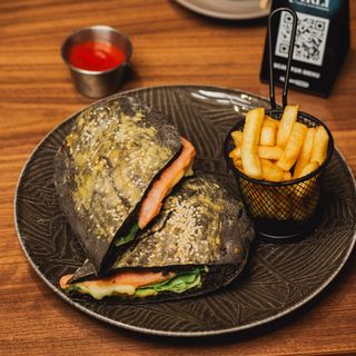 Crni sendvič sa lososom 0,450 gr