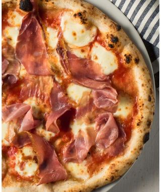 პიცა პროშუტო დიდი