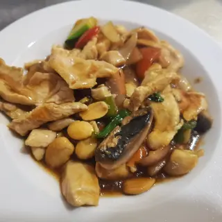 59-Pollo Con Almendras