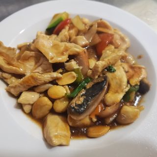 59-Pollo Con Almendras