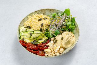 Bowl z grillowana cukinia