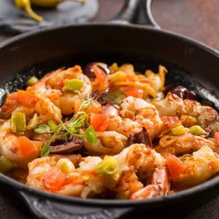 Gambas Al Ajillo Con Tomate Natural Y Kalamata