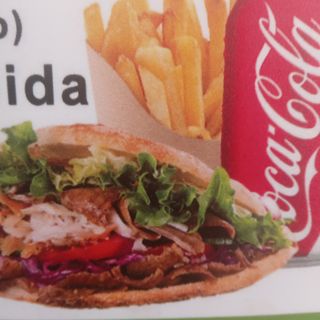 menus  pita solo carne mixto y patatas frita y pebidas 