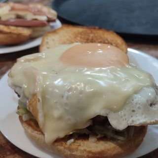 Hamburguesa Mixta Con Huevo ( Ternera y Cerdo)