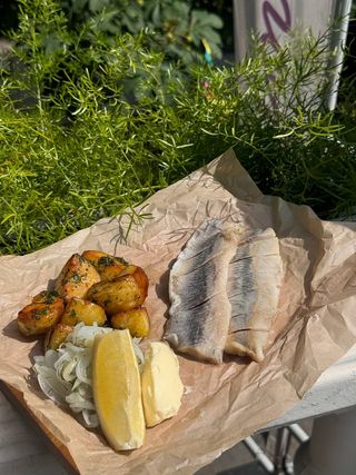 Hamsie de Mare Neagră slab sărată și cartofi