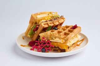 Vafle sa kremom od Nutelle i voćem