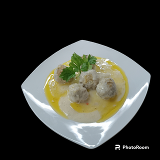 Кюфтета с бял сос (350г)