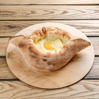 Khachapuri Adjarian