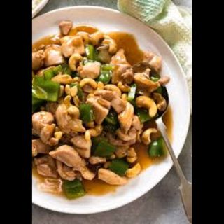 Chicken With Cashews And Green Pepper