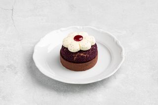 Тарталетка шу, жасмин, смородина