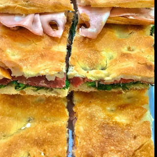 Pizza Rellena De Cecina (8 Porciones)