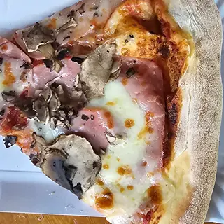 Felie pizza prosciuto
