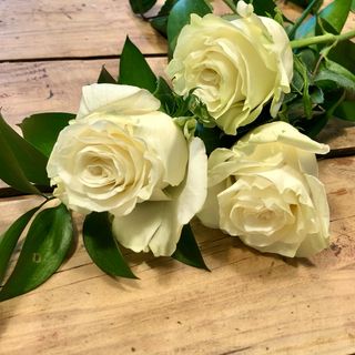 Ramo de 6 rosas BLANCAS