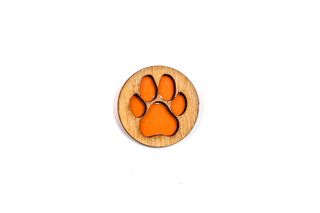 Insigna din lemn cu labuta de caine