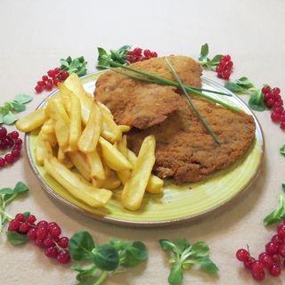 Snitel de vitel cu chipsuri de cartofi