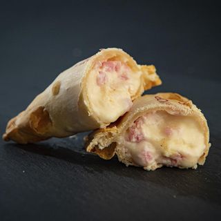 Empanada Clásica De Jamón Y Queso