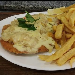 Milanesa de pollo fugazzeta 