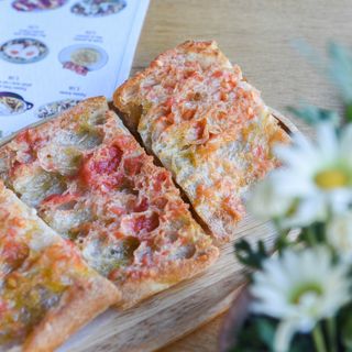 Tapa De Pan Con Tomate