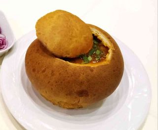 Ciorba de Fasole in Paine