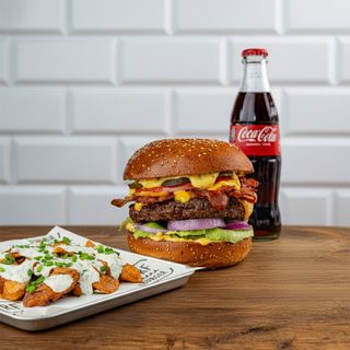 Burger Double Trouble + Smashed Potatoes Niezłe Ziółka + Coca-Cola