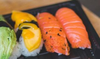 Nigiri Salmon Tataki