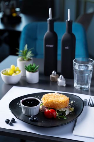 Camembert pane cu dulceață de afine