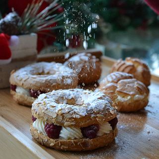 პარი ბრესტი მოხარშული კრემით და ხილით