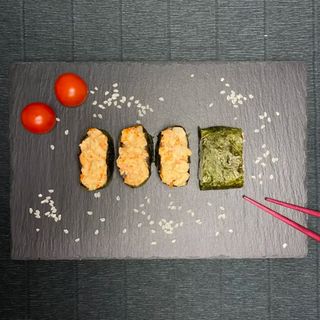 гункан запеченный с лососем (6 шт.)