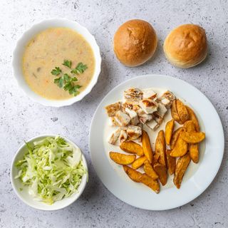 Obrok pileći file u bechamel sosu sa pekarskim krompirom