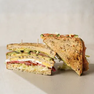Sándwich De Salmón Y Aguacate