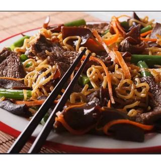 Yakissoba vaca (cow)