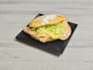 Fagottino con fesa di tacchino, insalata, emmental