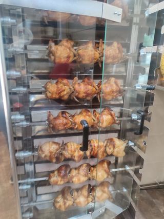 Pollo entero + patatas+ ensaladilla Rusa