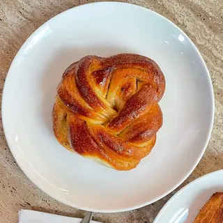 Babka De Cardamomo Y Canela Con Glaseado De Espresso