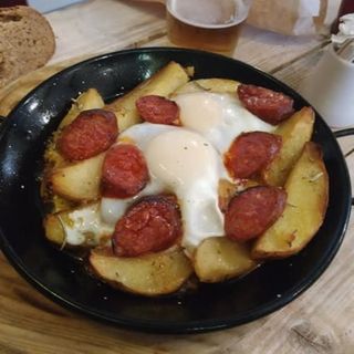 Huevos Rotos Con Chorizo