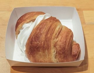 Cornetto ai cereali con gelato soft