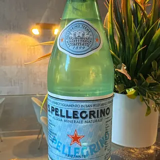 AGUA CON GAS