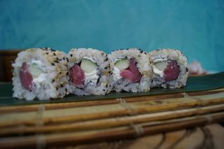 Филаделфия риба тон (4бр-100гр)