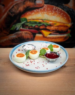 Сирники зі сметаною та джемом